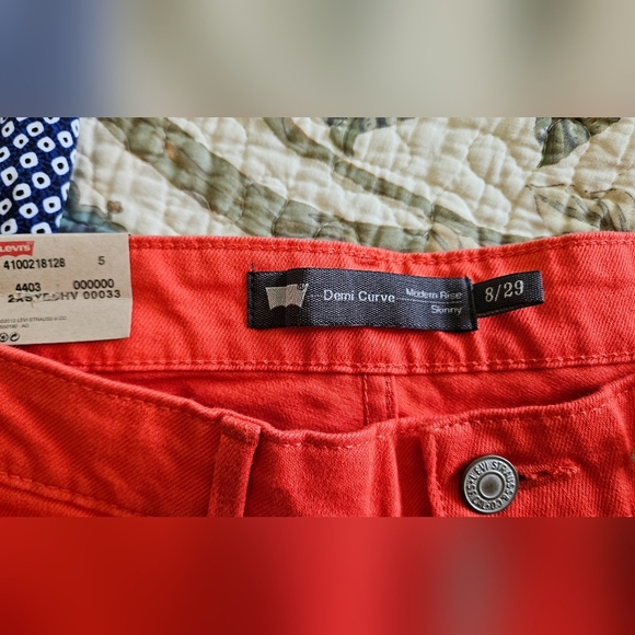 LEVI'S Demi Curve Modern Rise Skinny Jeans In Coral red. Size 8/29. NWT - Picture 2 of 9